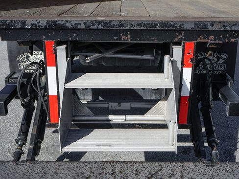 Used 2017 Ford F550 2WD Regular Cab Super Duty image 14