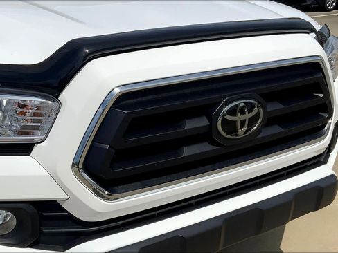 Used 2023 Toyota Tacoma SR5 w/ Technology Package image 31