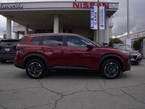 Used 2025 Nissan Rogue SV AWD/4WD image 3