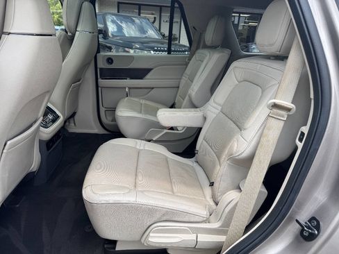 Used 2018 Lincoln Navigator Select w/ Technology Package RWD image 13