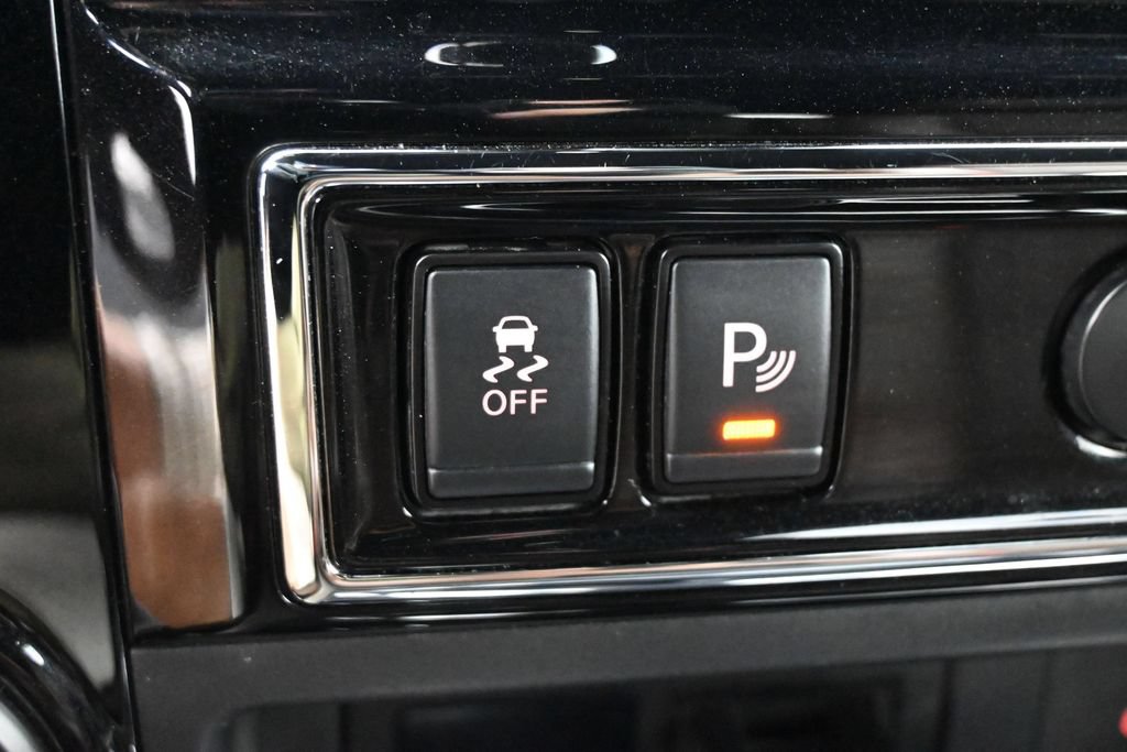 Used 2023 Nissan Titan Platinum Reserve w/ Moonroof Package AWD/4WD image 14
