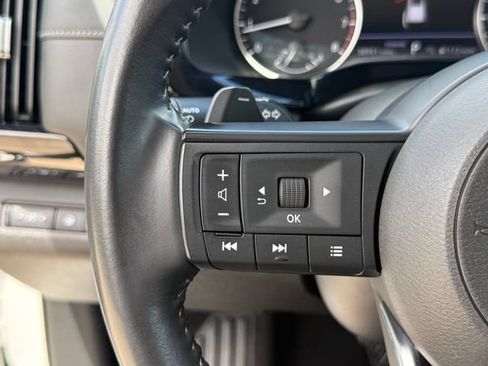 Used 2024 Nissan Pathfinder SV FWD image 16