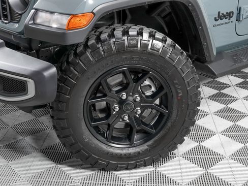 Used 2025 Jeep Gladiator Sport image 28