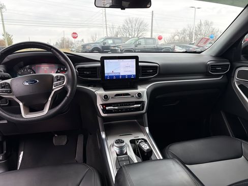 Used 2022 Ford Explorer XLT w/ Equipment Group 202A image 15