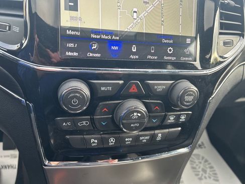 Used 2020 Jeep Grand Cherokee Limited AWD/4WD image 28