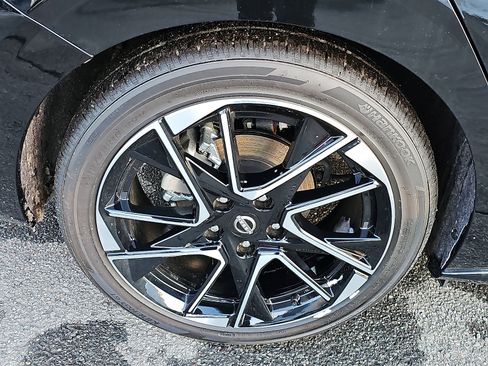 Used 2025 Nissan Sentra SR w/ SR Premium Package image 8