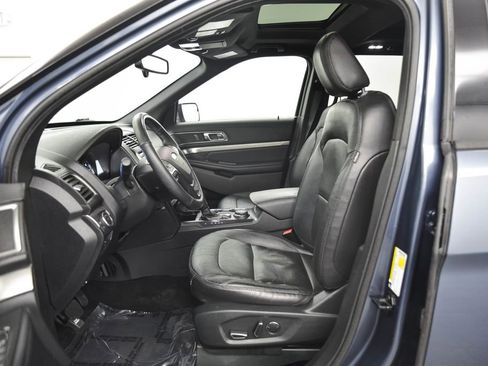 Used 2018 Ford Explorer XLT w/ Equipment Group 202A image 11