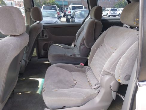 Used 2007 Toyota Sienna CE image 13
