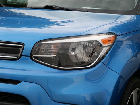 Used 2018 Kia Soul + FWD image 4