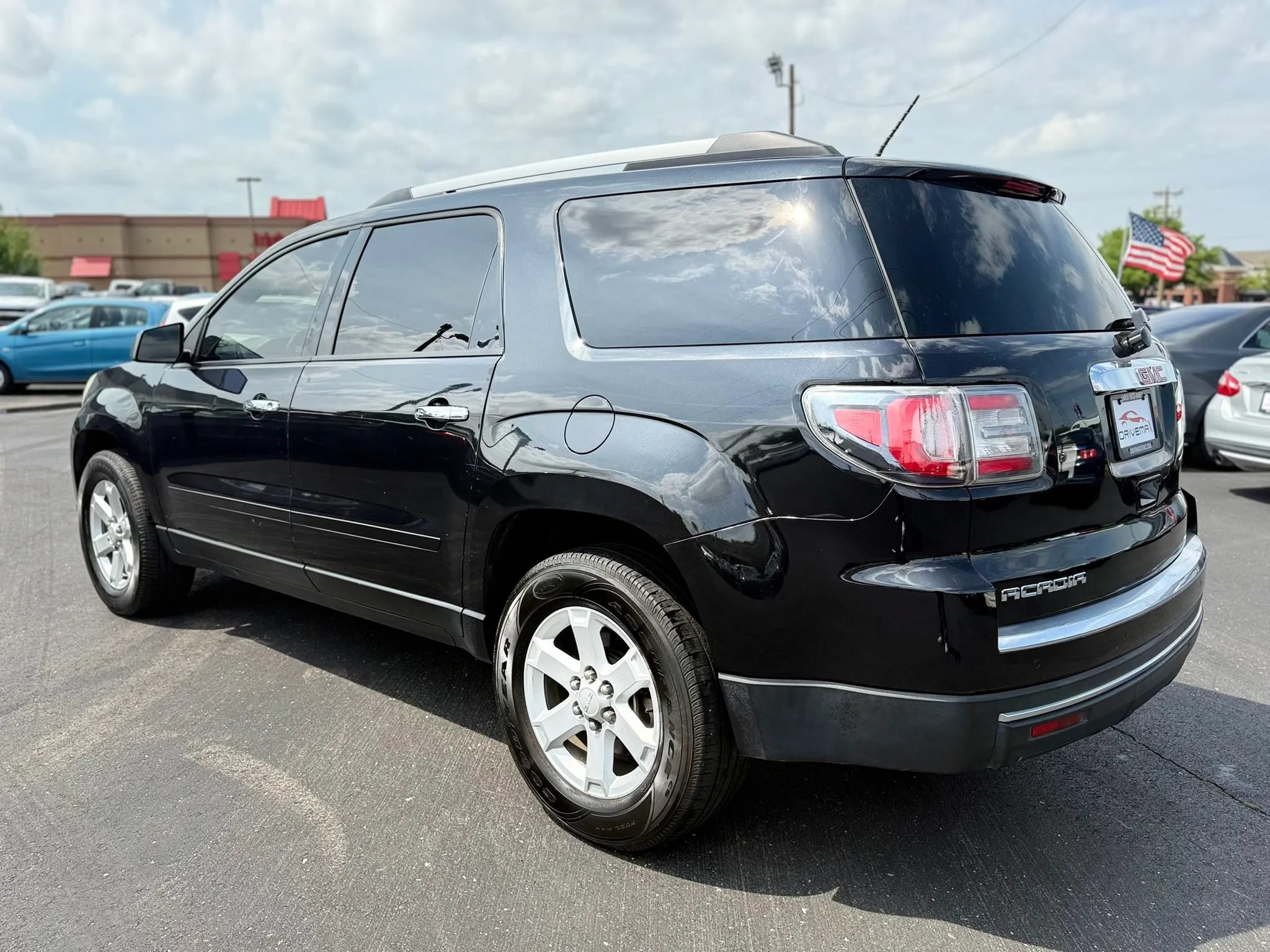 Used 2015 GMC Acadia SLE FWD image 11