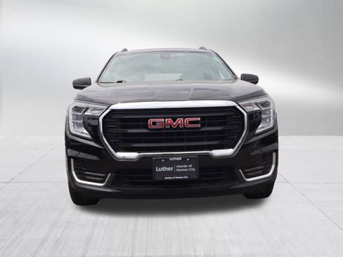Used 2022 GMC Terrain SLE w/ Driver Convenience Package FWD image 2
