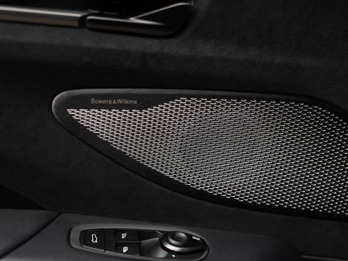 Used 2025 Aston Martin V8 Vantage Coupe image 35