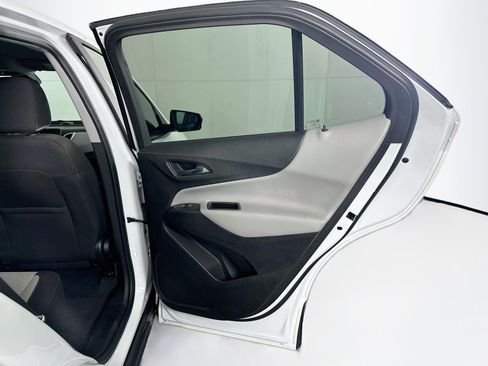 Used 2022 Chevrolet Equinox LS w/ LS Convenience Package FWD image 27