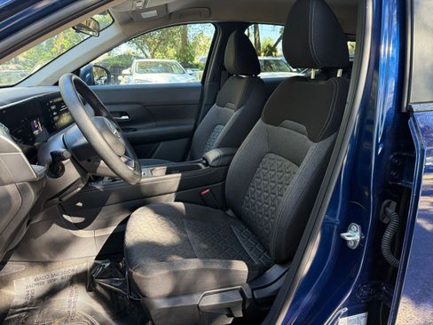 Used 2025 Nissan Kicks SV image 30