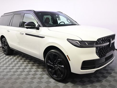 New 2026 Lincoln Navigator L Black Label AWD/4WD image 8