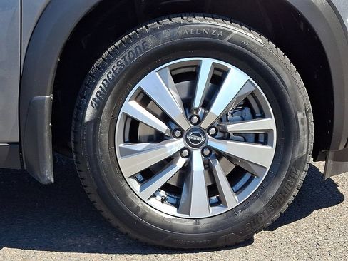 Certified 2023 Nissan Pathfinder SL w/ Black Appearance Package AWD/4WD image 9