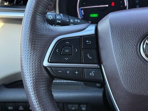 Used 2023 Toyota Sienna Platinum image 22