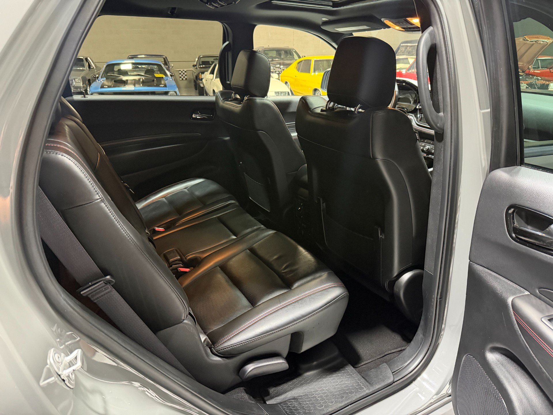 Used 2023 Dodge Durango R/T w/ Blacktop Package AWD/4WD image 39