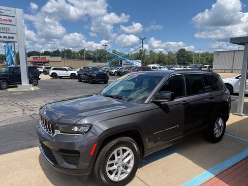 Used 2025 Jeep Grand Cherokee 4WD image 4