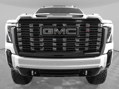 Used 2025 GMC Sierra 2500 Denali Ultimate w/ Max Trailering Package AWD/4WD image 3