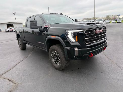 Used 2024 GMC Sierra 2500 AT4X AWD/4WD image 4