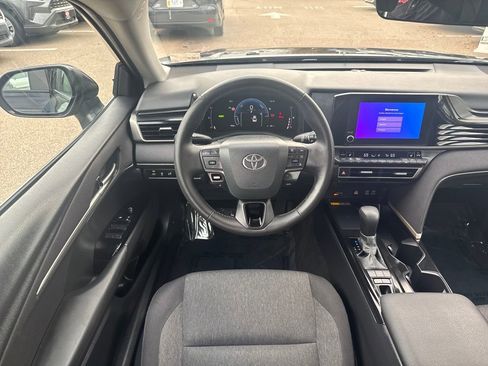 Used 2025 Toyota Camry LE w/ Convenience Package image 11