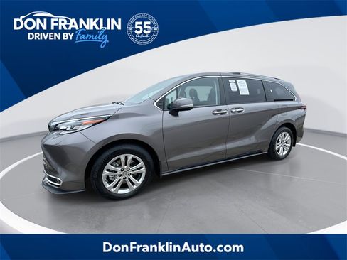 Used 2023 Toyota Sienna Platinum image 1