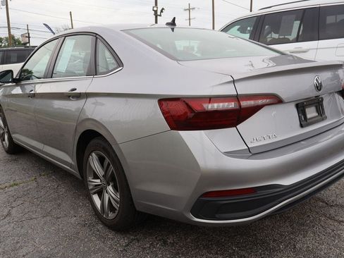Used 2024 Volkswagen Jetta SE FWD image 4