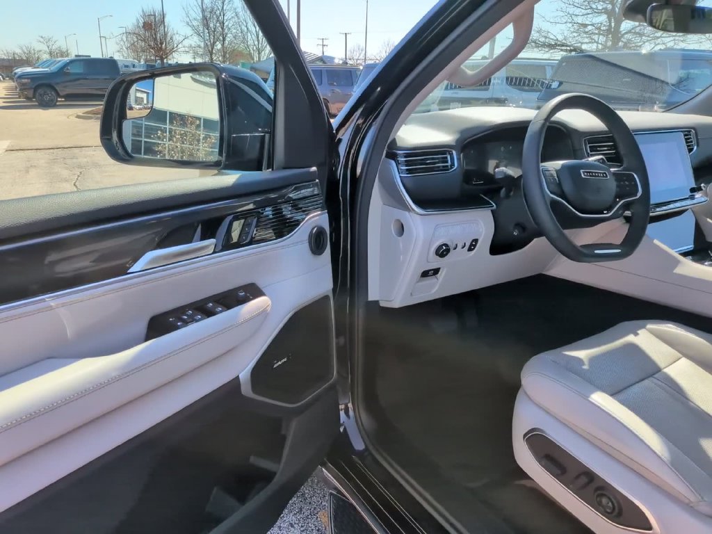 Used 2024 Jeep Wagoneer 4WD w/ Premium Group I image 17