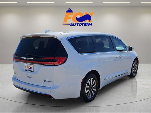 Used 2022 Chrysler Pacifica Limited image 4