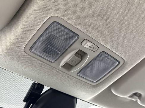 Used 2022 Hyundai Venue SEL w/ Cargo Package image 16