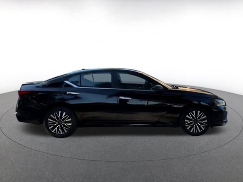 Used 2025 Nissan Altima 2.5 SV FWD image 16