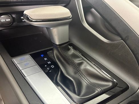 Used 2024 Hyundai Elantra SEL image 37