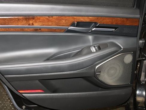 Used 2019 Genesis G90 3.3T Premium image 33