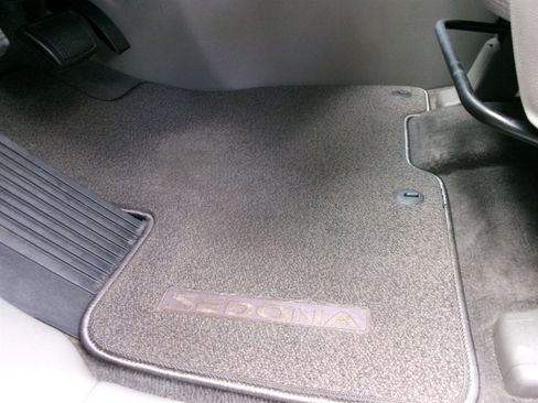 Used 2018 Kia Sedona L image 13