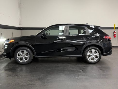 Used 2023 Honda HR-V LX image 9