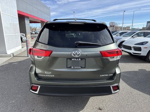 Used 2017 Toyota Highlander Limited Platinum AWD/4WD image 7