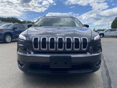 Used 2017 Jeep Cherokee Latitude w/ True North Edition AWD/4WD image 2