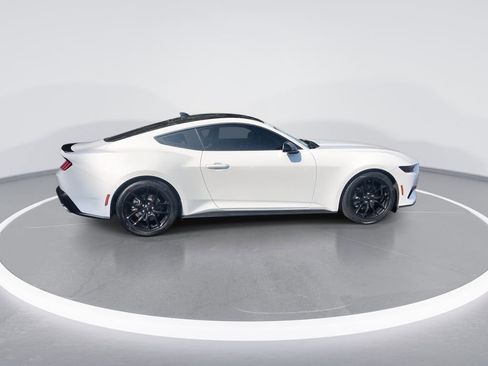 Used 2024 Ford Mustang Coupe RWD image 9
