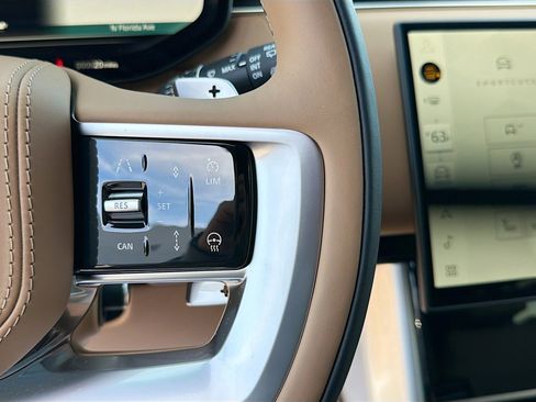 New 2025 Land Rover Range Rover SE image 39