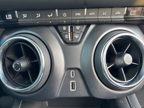 Used 2025 Chevrolet Blazer LT FWD image 30