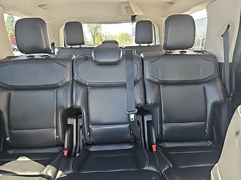 Used 2025 Ford Expedition Platinum w/ Driver's Package AWD/4WD image 10