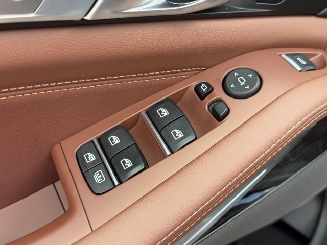 Used 2026 BMW X7 xDrive40i w/ M Sport Package AWD/4WD image 12
