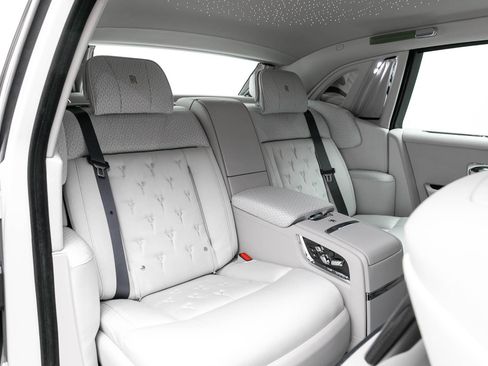 Used 2024 Rolls-Royce Phantom Extended Wheelbase w/ Leather Finishing Pack image 48