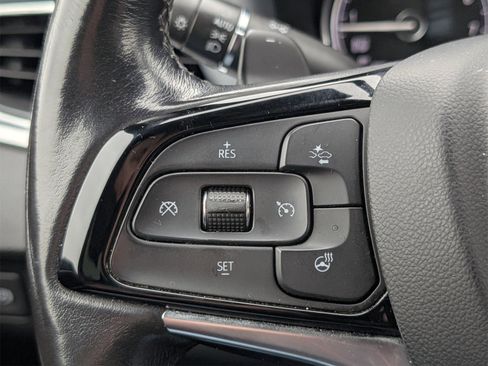 Used 2023 Buick Enclave Essence image 25