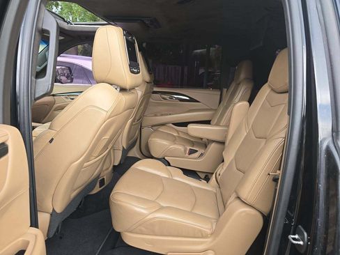 Used 2018 Cadillac Escalade ESV Platinum AWD/4WD image 11