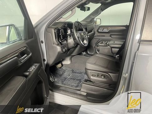 Used 2024 Chevrolet Silverado 1500 LT AWD/4WD image 9