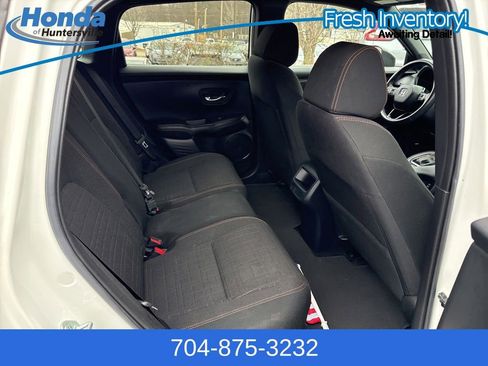 Used 2024 Honda HR-V Sport image 11
