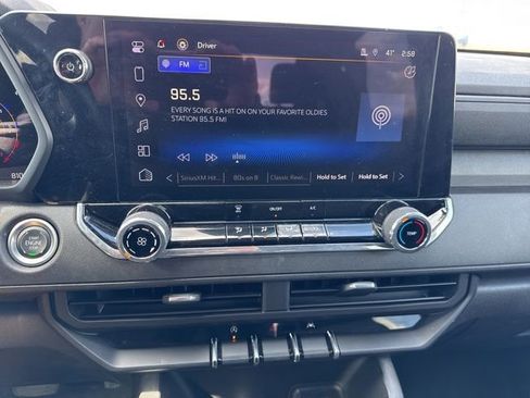 Used 2024 Chevrolet Colorado W/T image 10