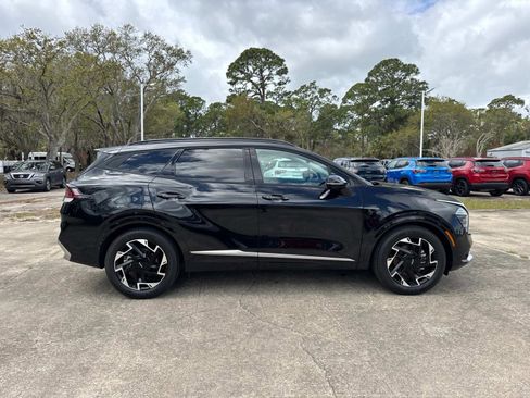 Used 2023 Kia Sportage SX image 2